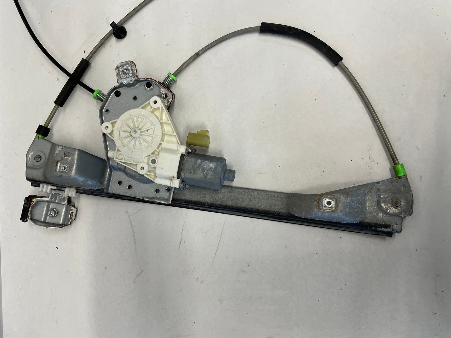 2009 Pontiac G8 RH Passenger Front Door Window Regulator Motor OEM - Day's Parts Yard