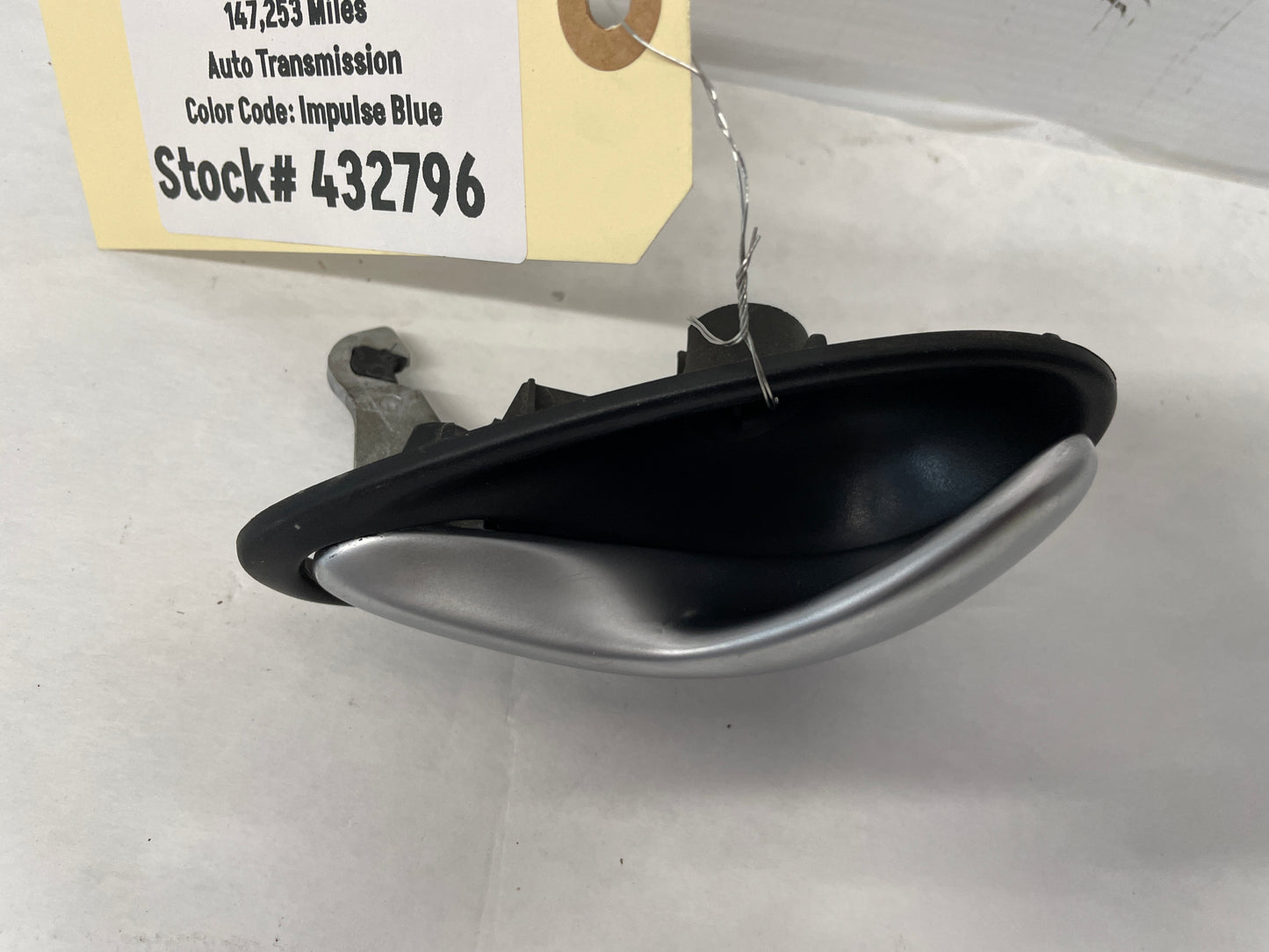 2005 Pontiac GTO LH Driver Interior Door Handle OEM - Day's Parts Yard