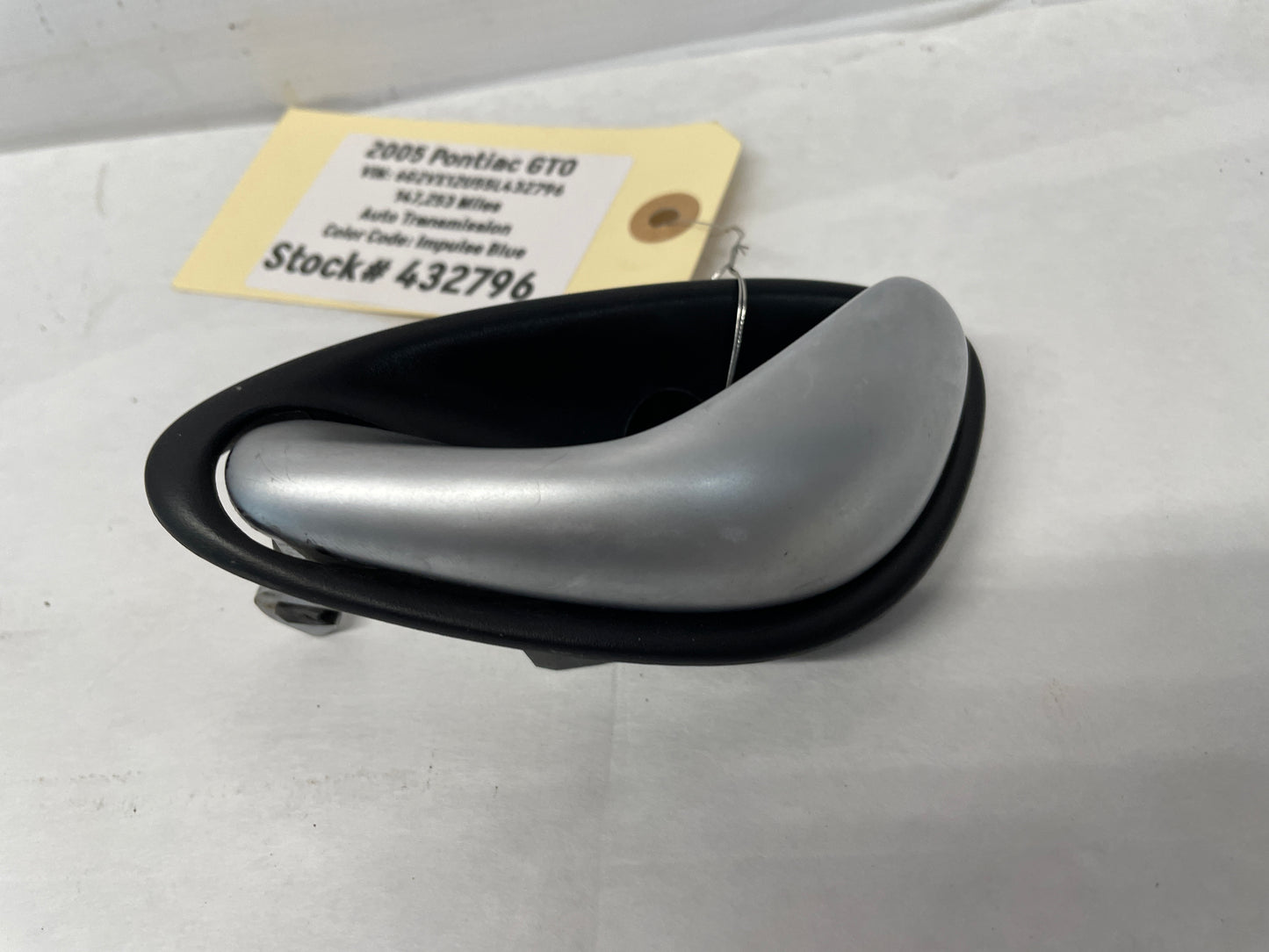 2005 Pontiac GTO LH Driver Interior Door Handle OEM - Day's Parts Yard