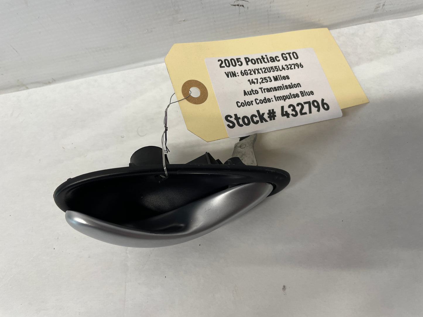 2005 Pontiac GTO RH Passenger Interior Door Handle OEM - Day's Parts Yard