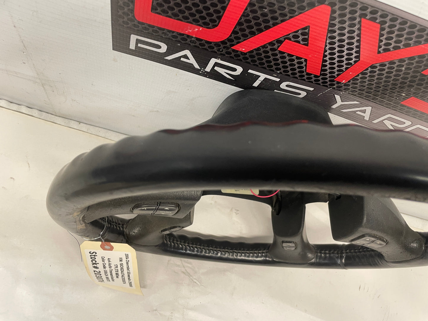 2004 Chevy Silverado 2500HD Steering Wheel w/ Buttons OEM - Day's Parts Yard