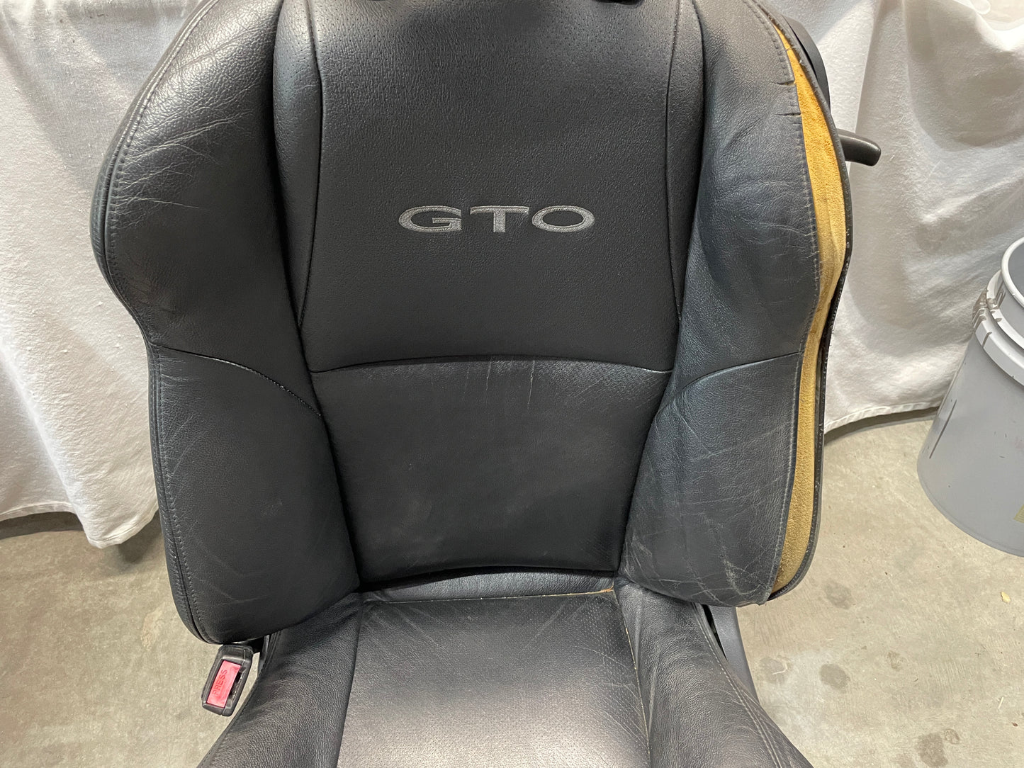 2005 Pontiac GTO Seats Fronts and Rears Black Leather OEM - Day's Parts Yard