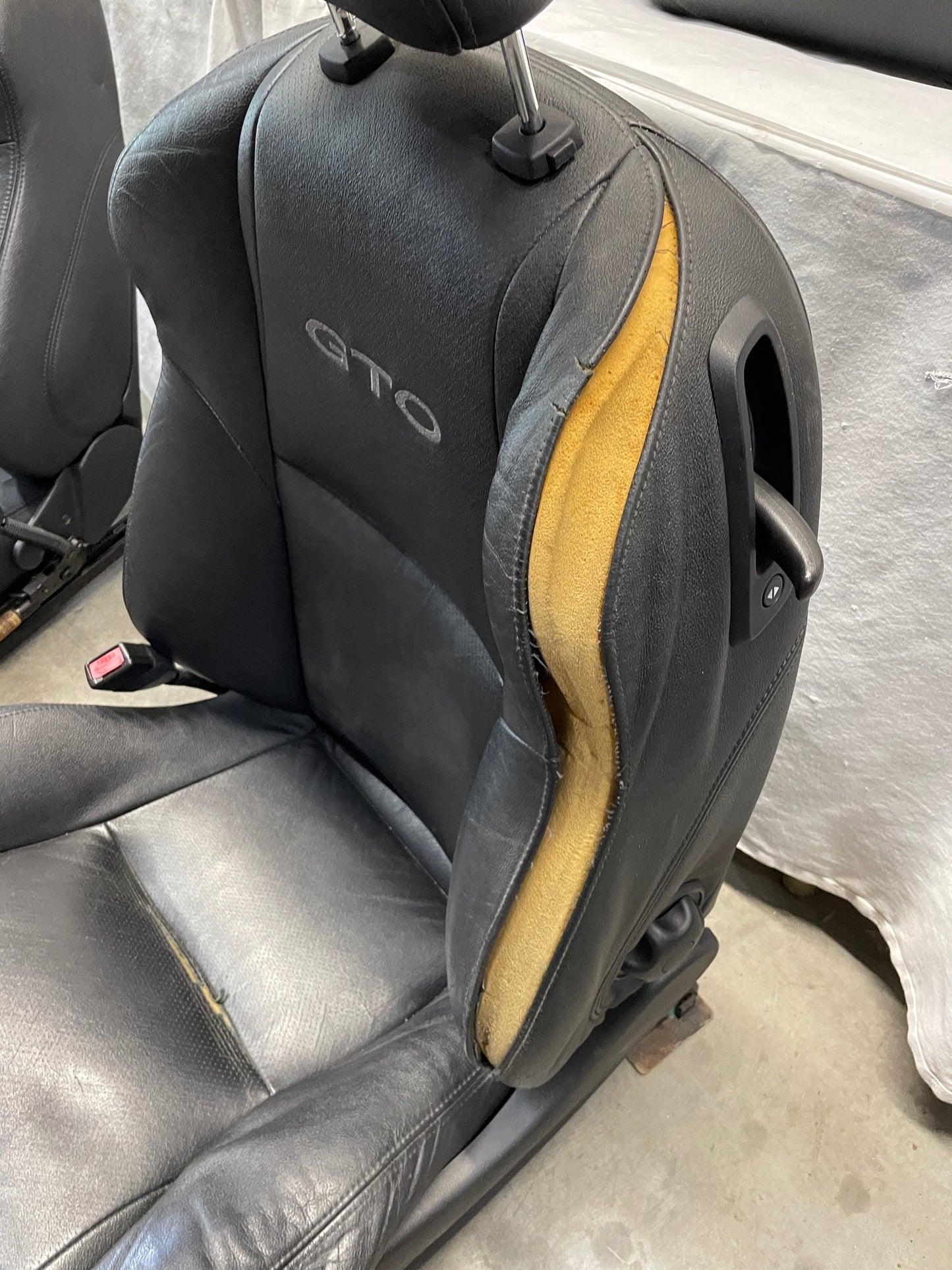 2005 Pontiac GTO Seats Fronts and Rears Black Leather OEM - Day's Parts Yard