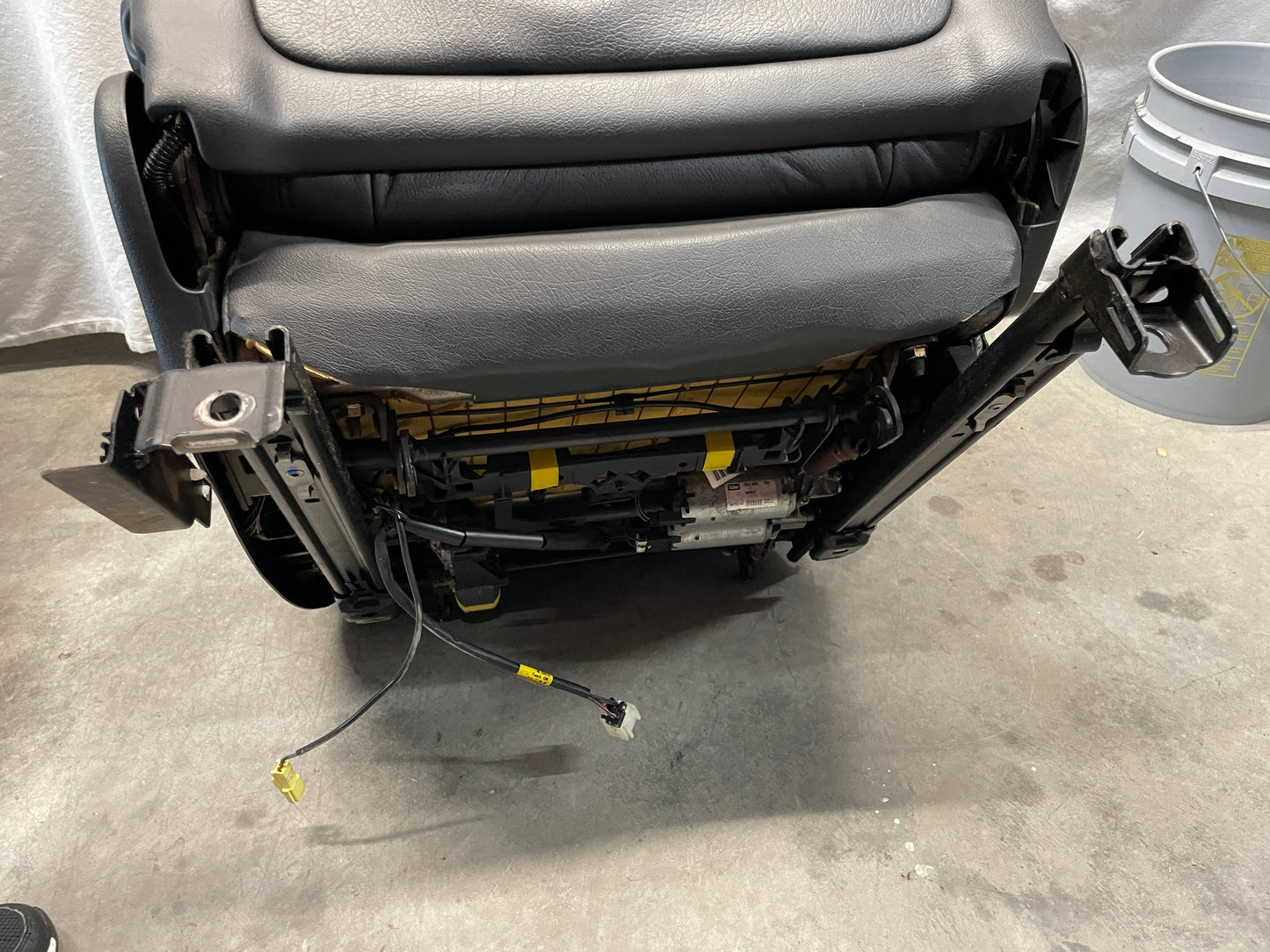 2005 Pontiac GTO Seats Fronts and Rears Black Leather OEM - Day's Parts Yard