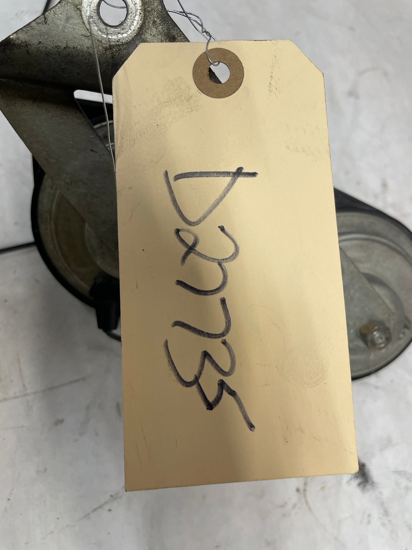 1999 Chevy C5 Corvette Front Dual Horn Assembly OEM - Day's Parts Yard