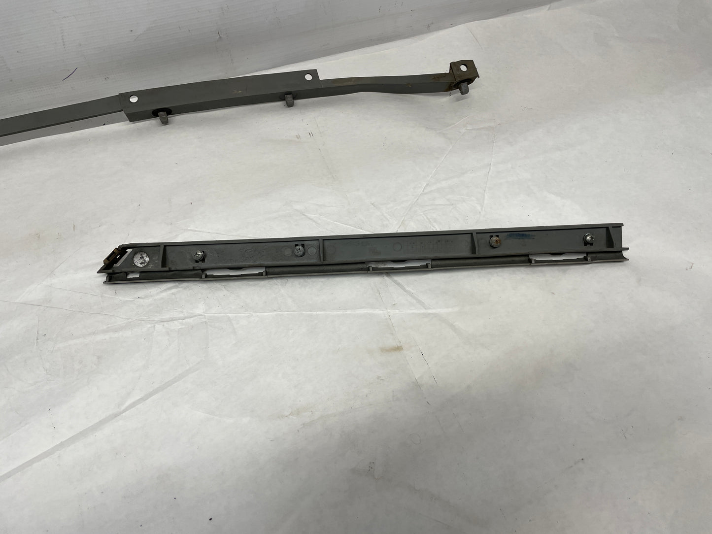 2005 Pontiac GTO Rear Bumper Brackets Guides Set 3 pc OEM - Day's Parts Yard