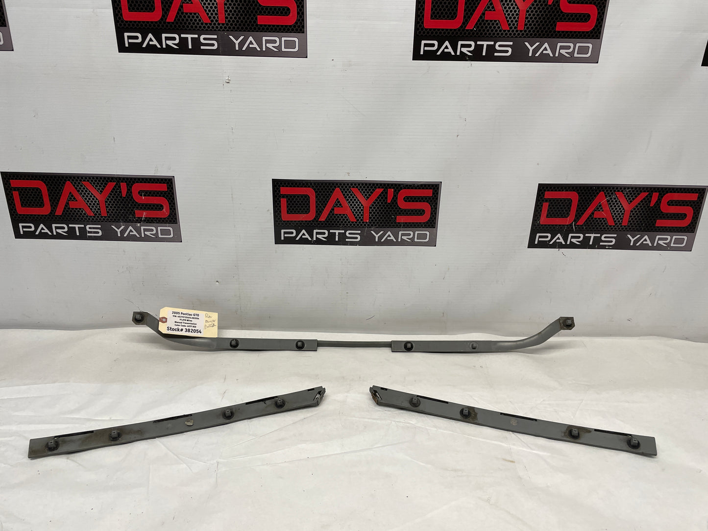 2005 Pontiac GTO Rear Bumper Brackets Guides Set 3 pc OEM - Day's Parts Yard