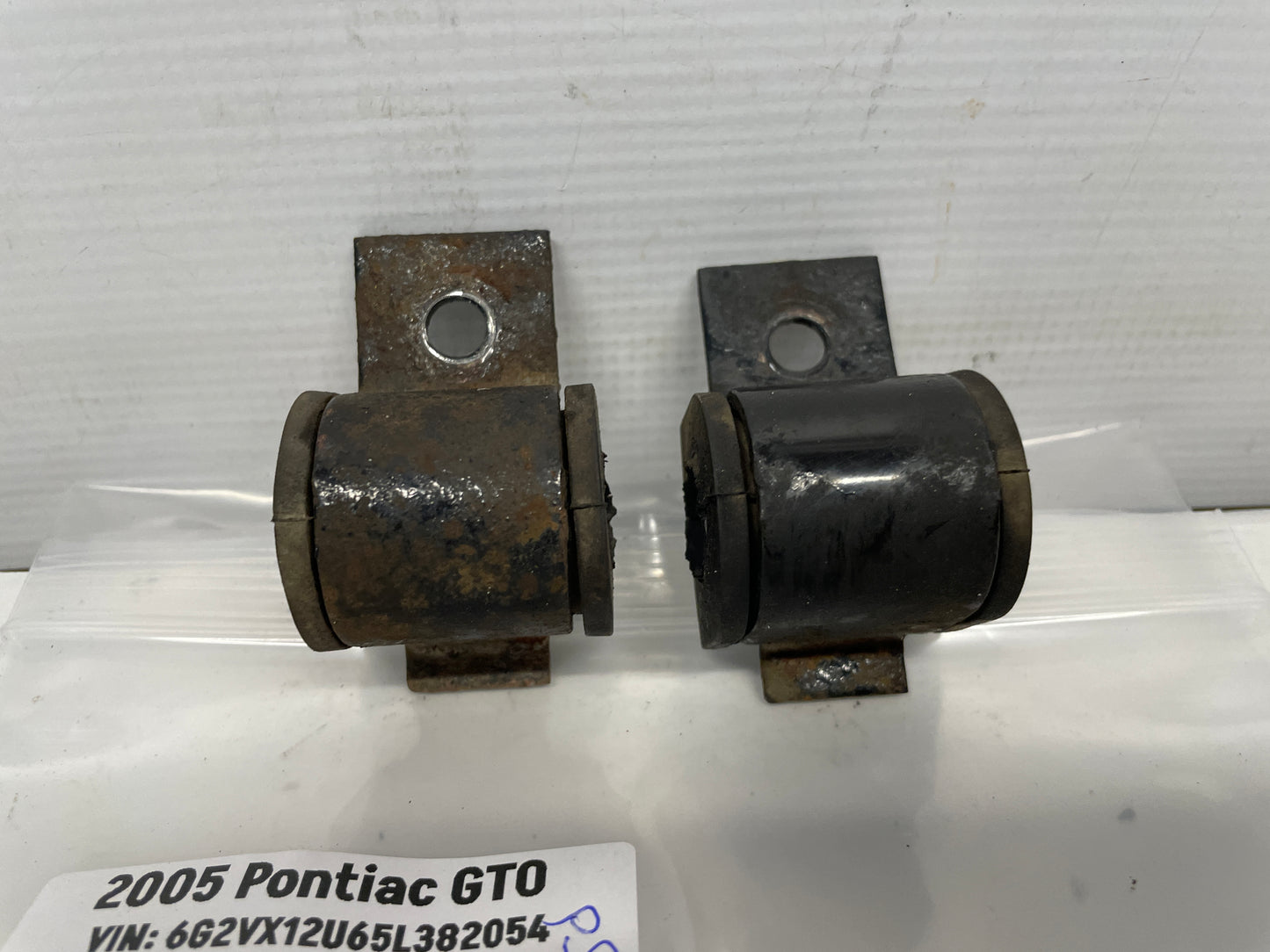 2005 Pontiac GTO Rear Sway Rear Sway Bar Brackets OEM - Day's Parts Yard