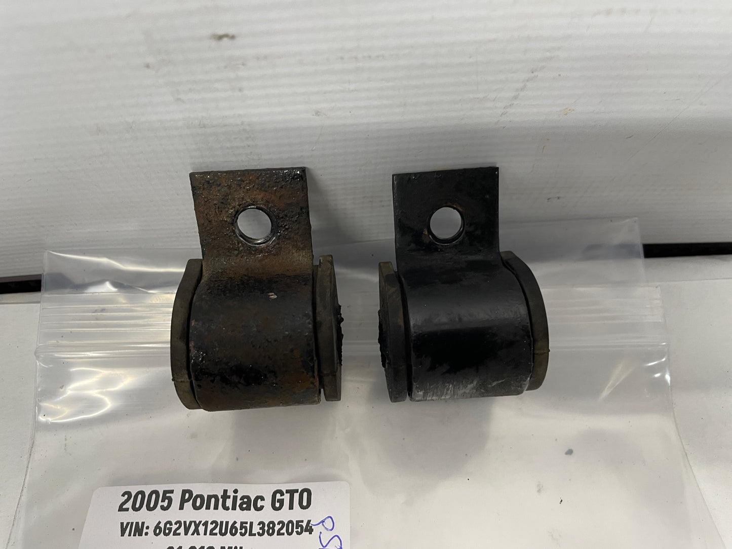 2005 Pontiac GTO Rear Sway Rear Sway Bar Brackets OEM - Day's Parts Yard
