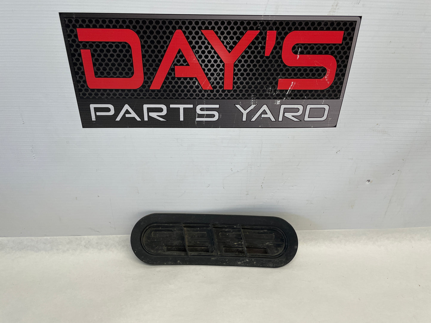 2009 Pontiac G8 LH Driver Hood Vent Insert Duct Rubber Trim OEM - Day's Parts Yard