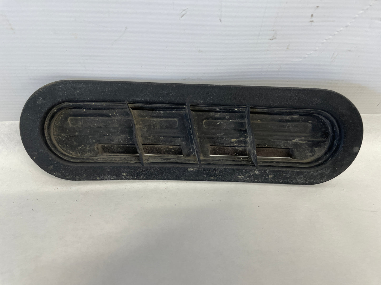 2009 Pontiac G8 LH Driver Hood Vent Insert Duct Rubber Trim OEM - Day's Parts Yard