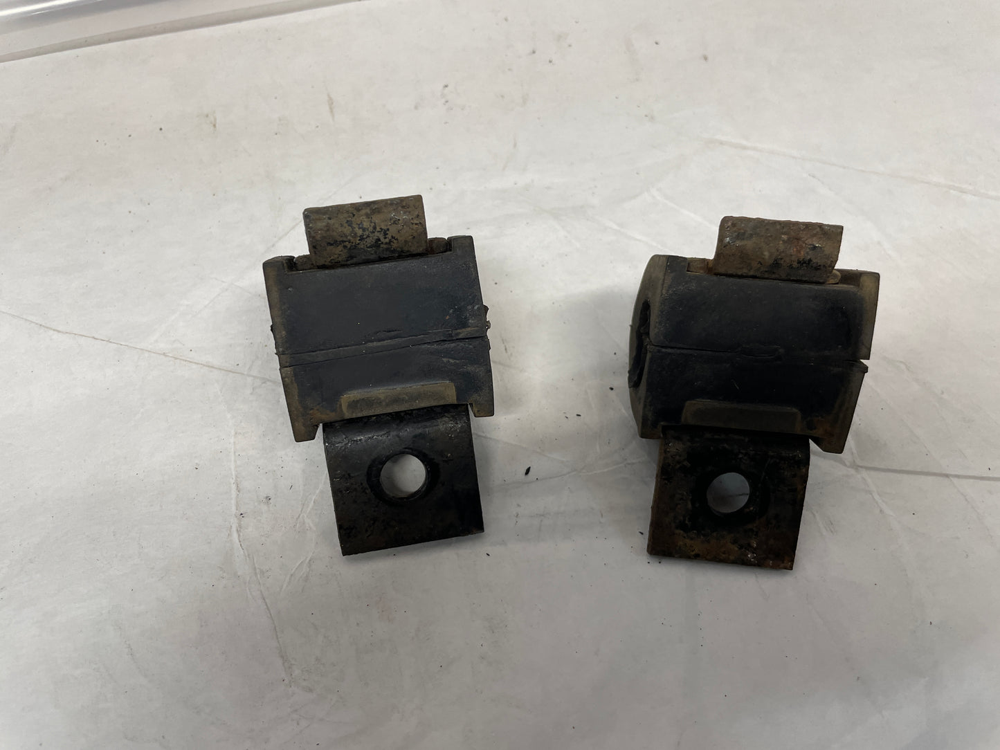 2005 Pontiac GTO Rear Sway Rear Sway Bar Brackets OEM - Day's Parts Yard