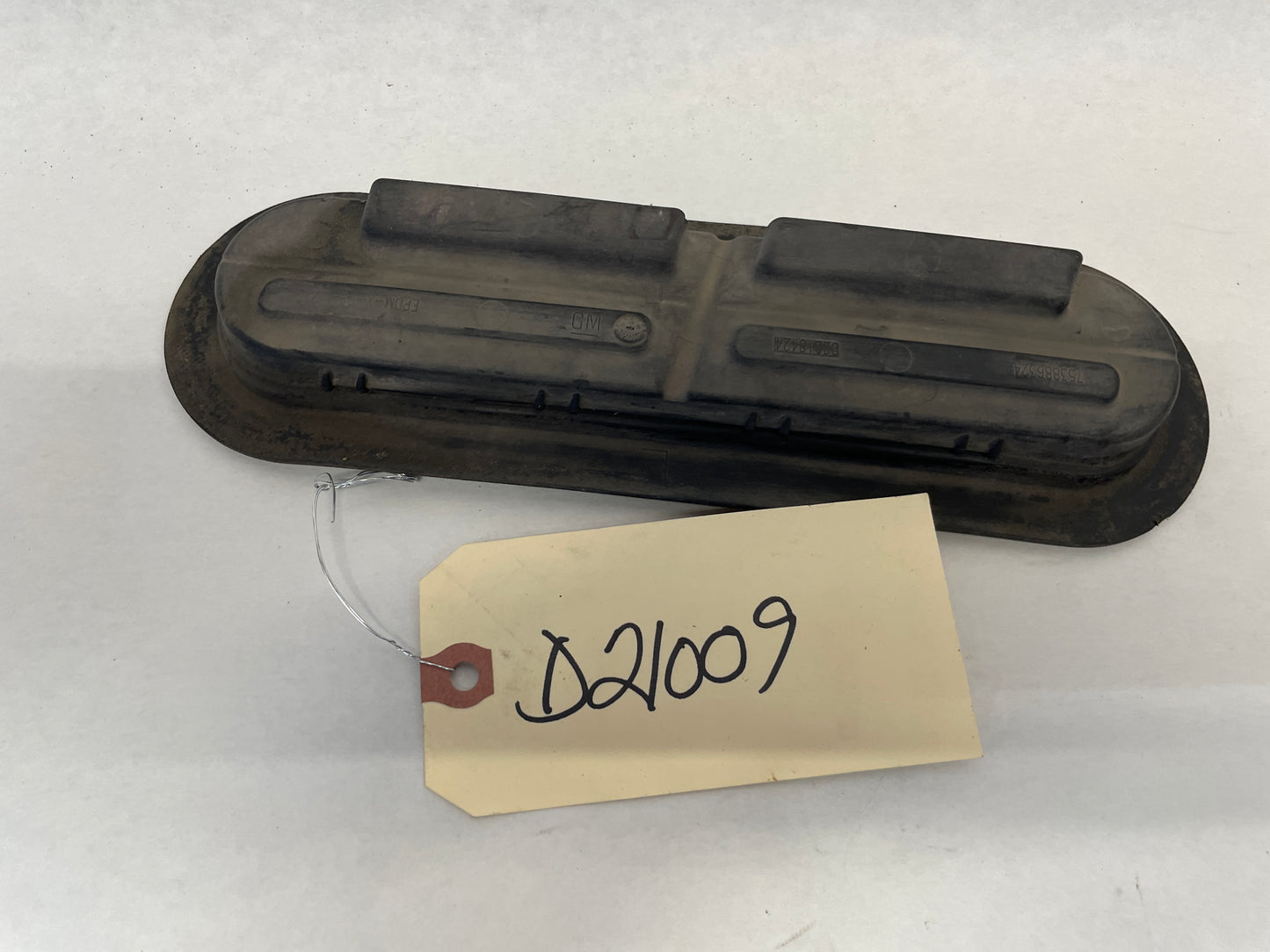 2009 Pontiac G8 LH Driver Hood Vent Insert Duct Rubber Trim OEM - Day's Parts Yard
