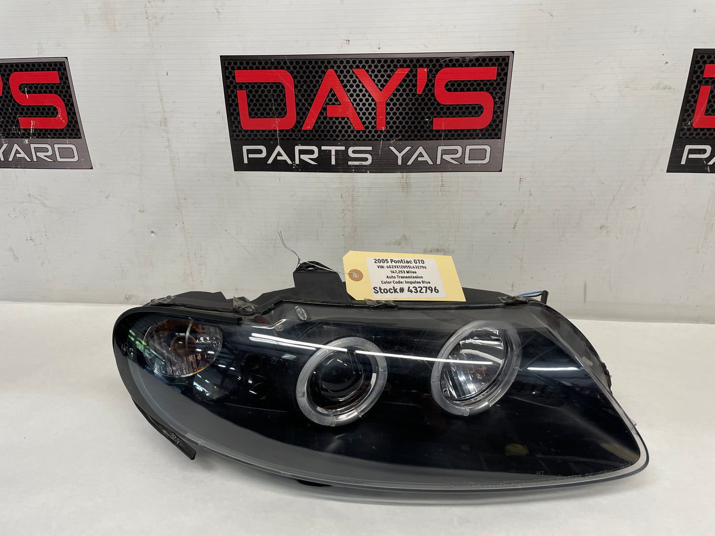 2005 Pontiac GTO RH Passenger Aftermarket Head Light Headlight Lamp OEM - Day's Parts Yard