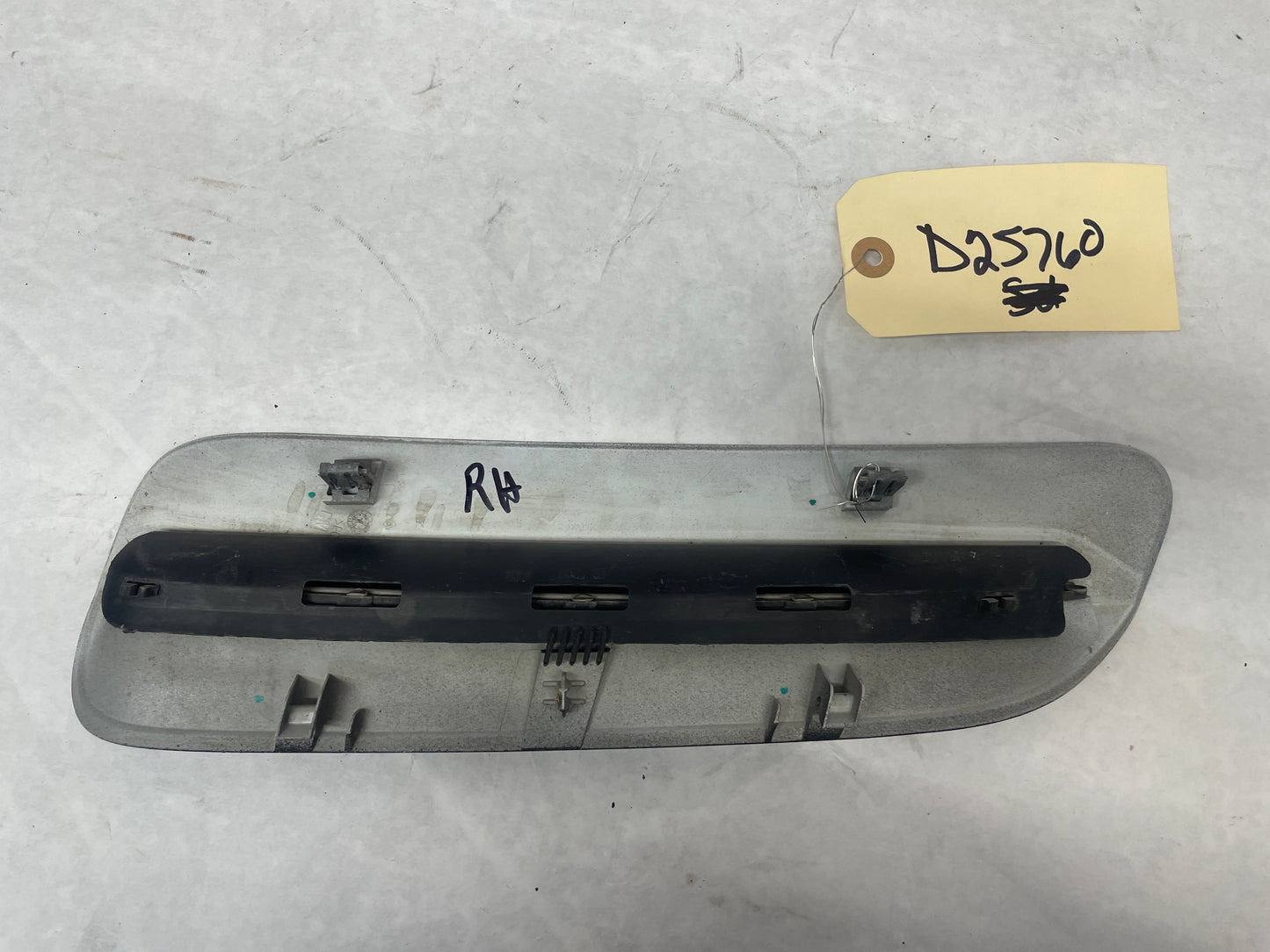2008 Pontiac G8 Base RH Passenger Hood Vent Scoop OEM - Day's Parts Yard
