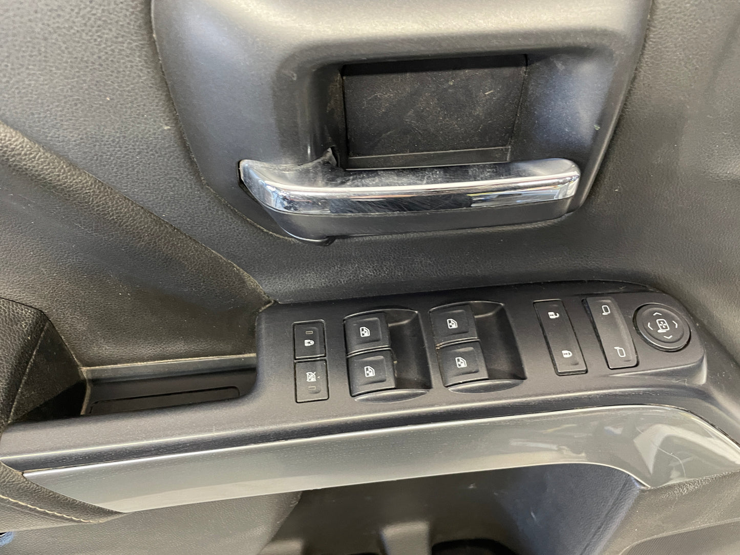 2015 Chevy Silverado K1500 LH Driver Front Interior Door Panel Trim OEM - Day's Parts Yard