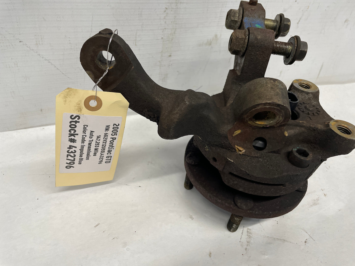 2005 Pontiac GTO LH Driver Front Spindle Hub Knuckle Wheel Bearing Assembly OEM - Day's Parts Yard