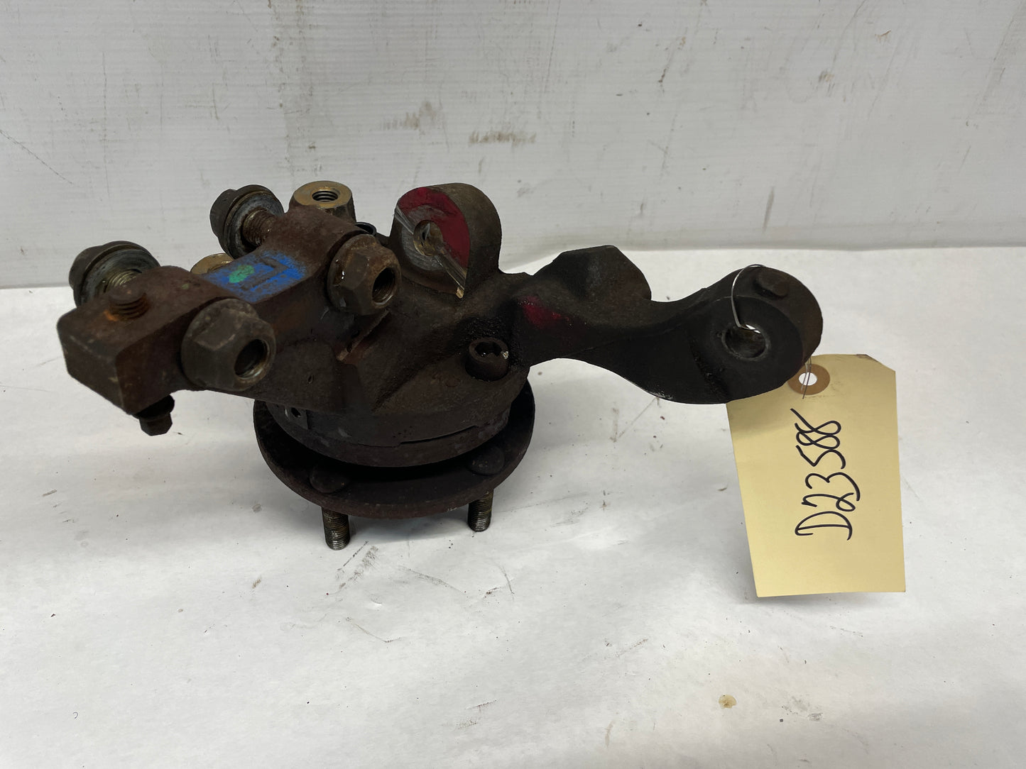 2005 Pontiac GTO LH Driver Front Spindle Hub Knuckle Wheel Bearing Assembly OEM - Day's Parts Yard