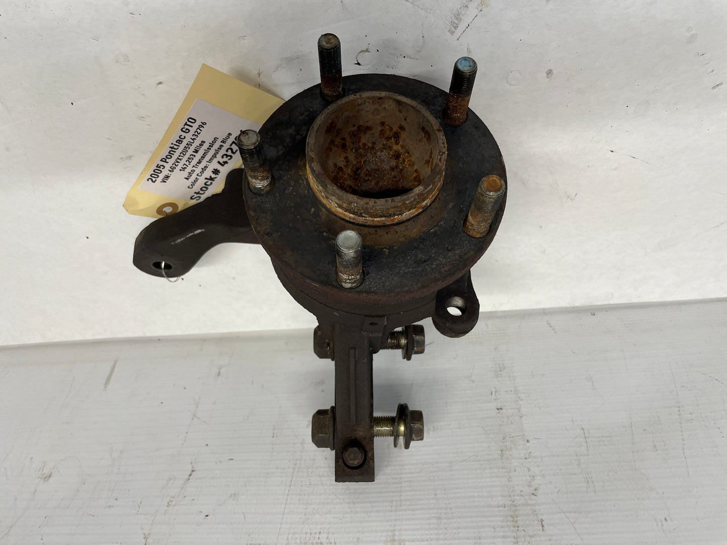 2005 Pontiac GTO LH Driver Front Spindle Hub Knuckle Wheel Bearing Assembly OEM - Day's Parts Yard