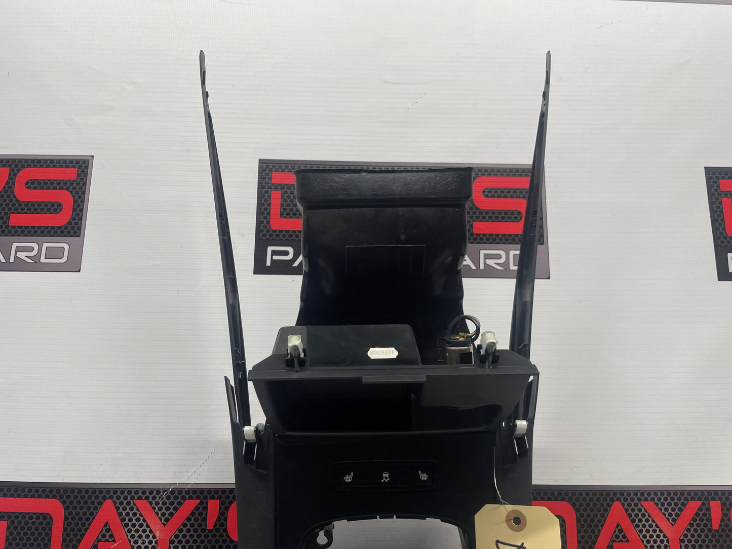 2008 Pontiac G8 Center Console Armrest w/ Shifter OEM - Day's Parts Yard