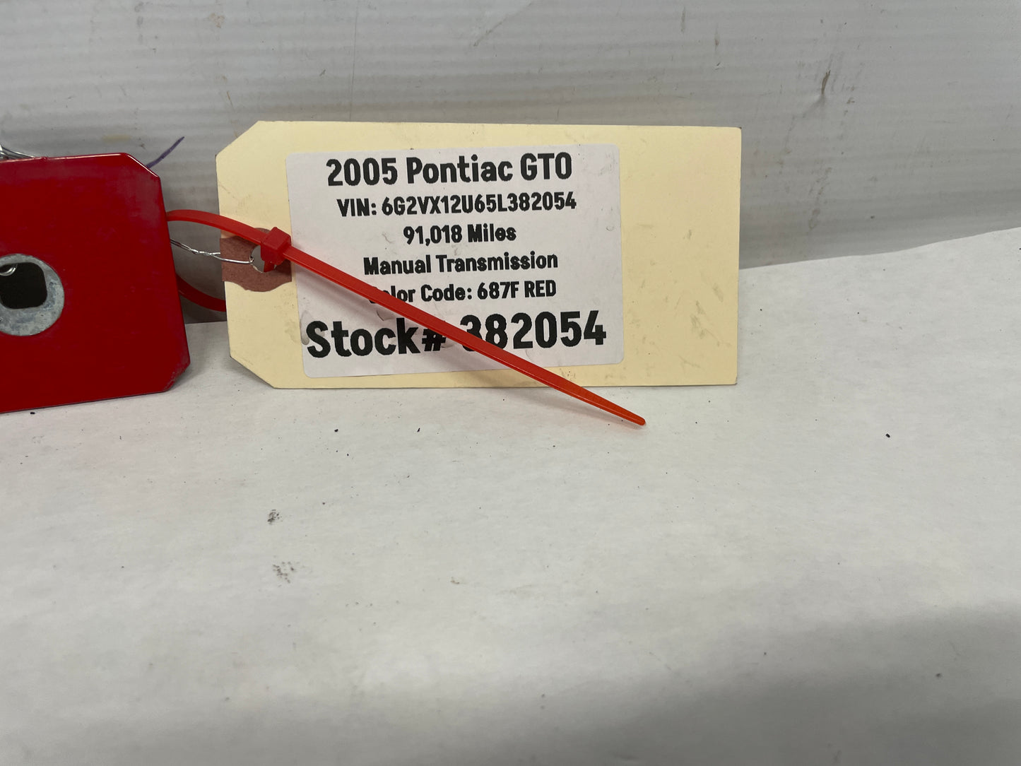 2005 Pontiac GTO RH Passenger Side Skirt Rocker Molding Fender Bracket OEM - Day's Parts Yard