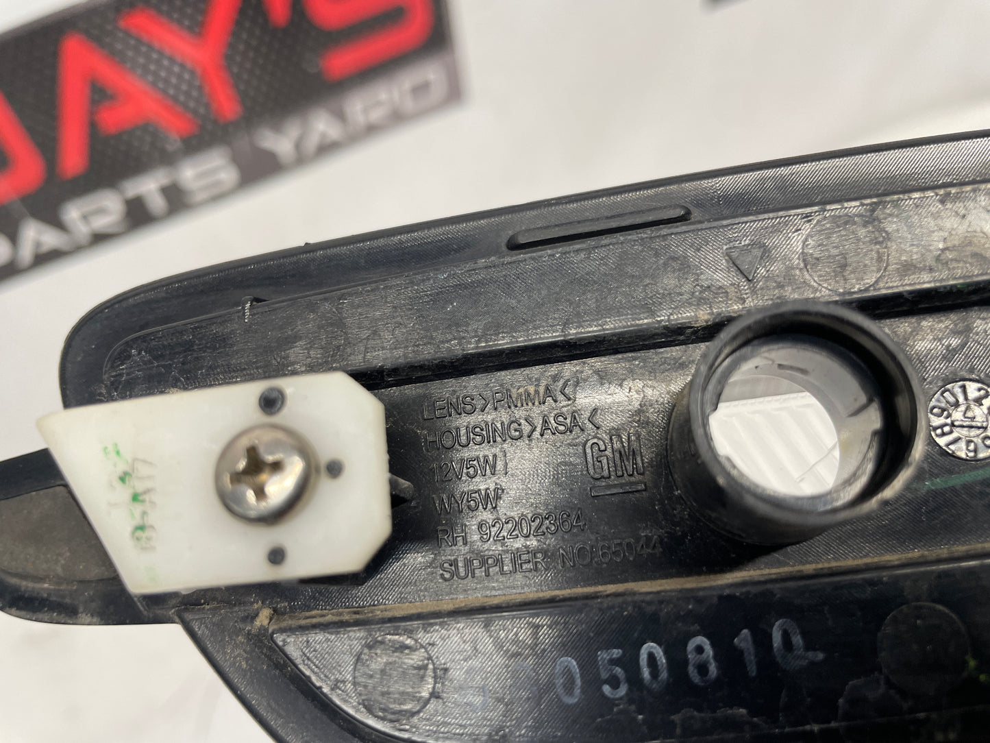 2009 Pontiac G8 RH Passenger Fender Marker Light Repeater Lamp Grill OEM - Day's Parts Yard