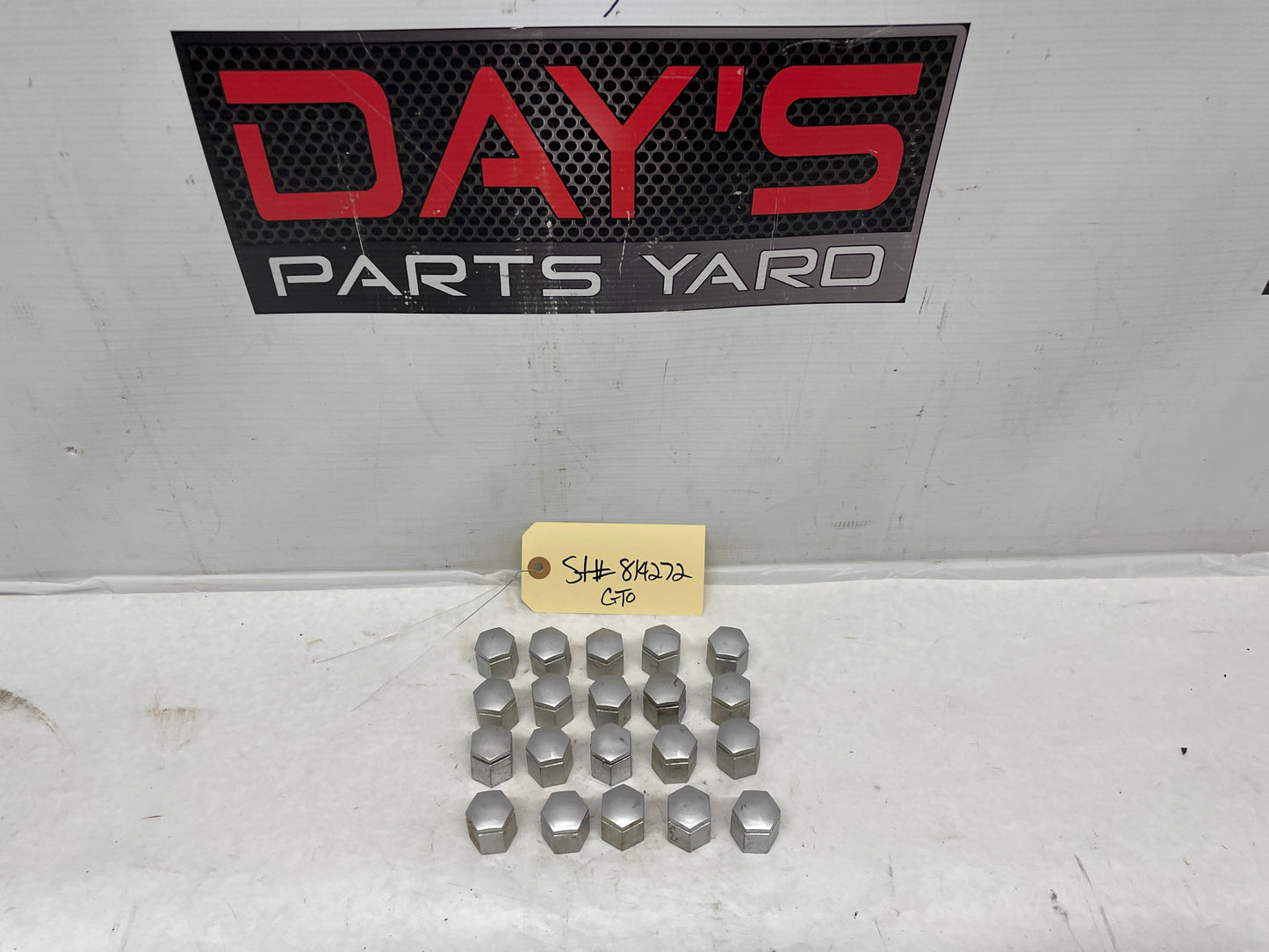 2006 Pontiac GTO Lug Nut Cover Set OEM