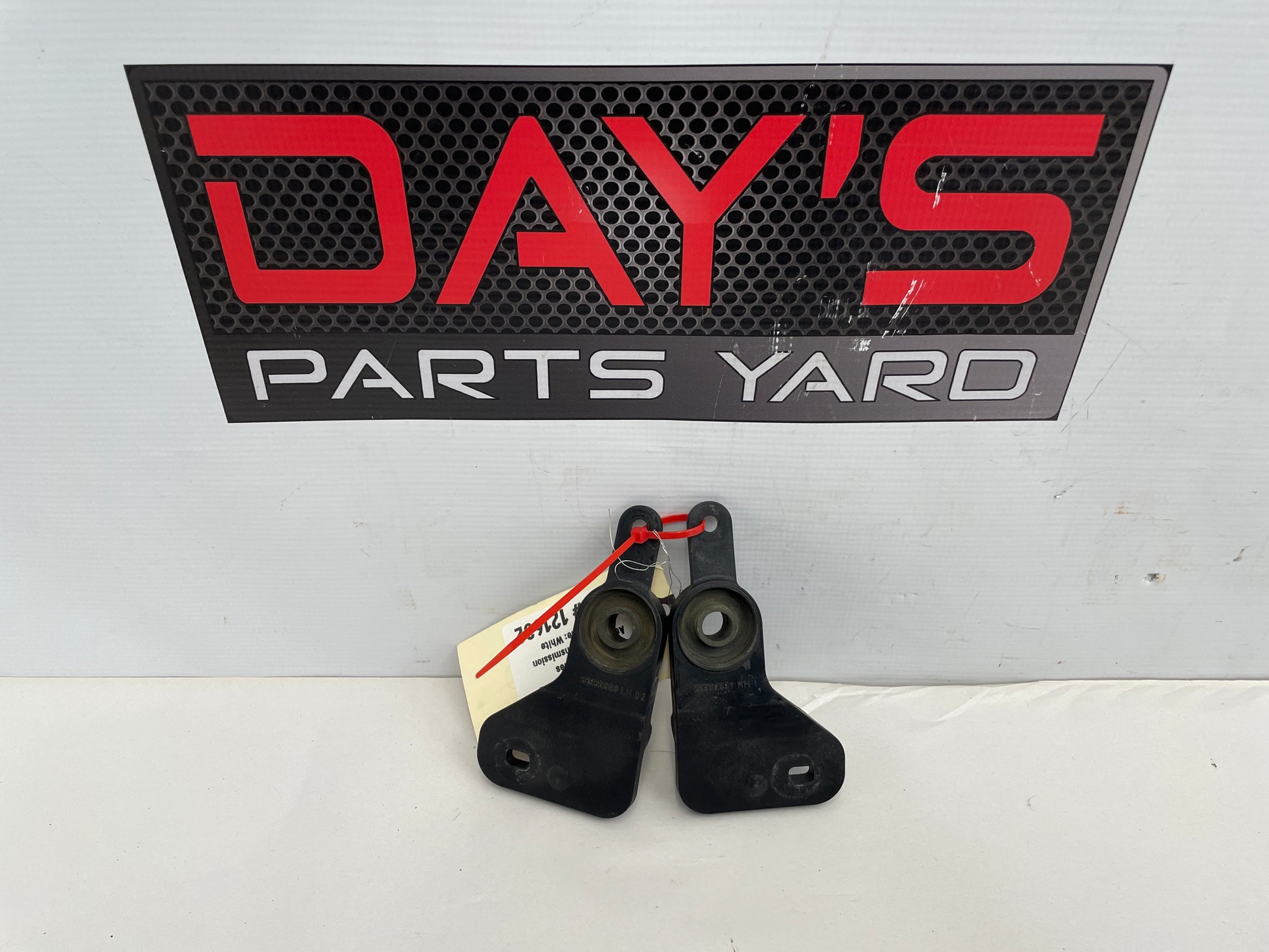 2018 Cadillac CTS-V Radiator Upper Brackets OEM - Day's Parts Yard