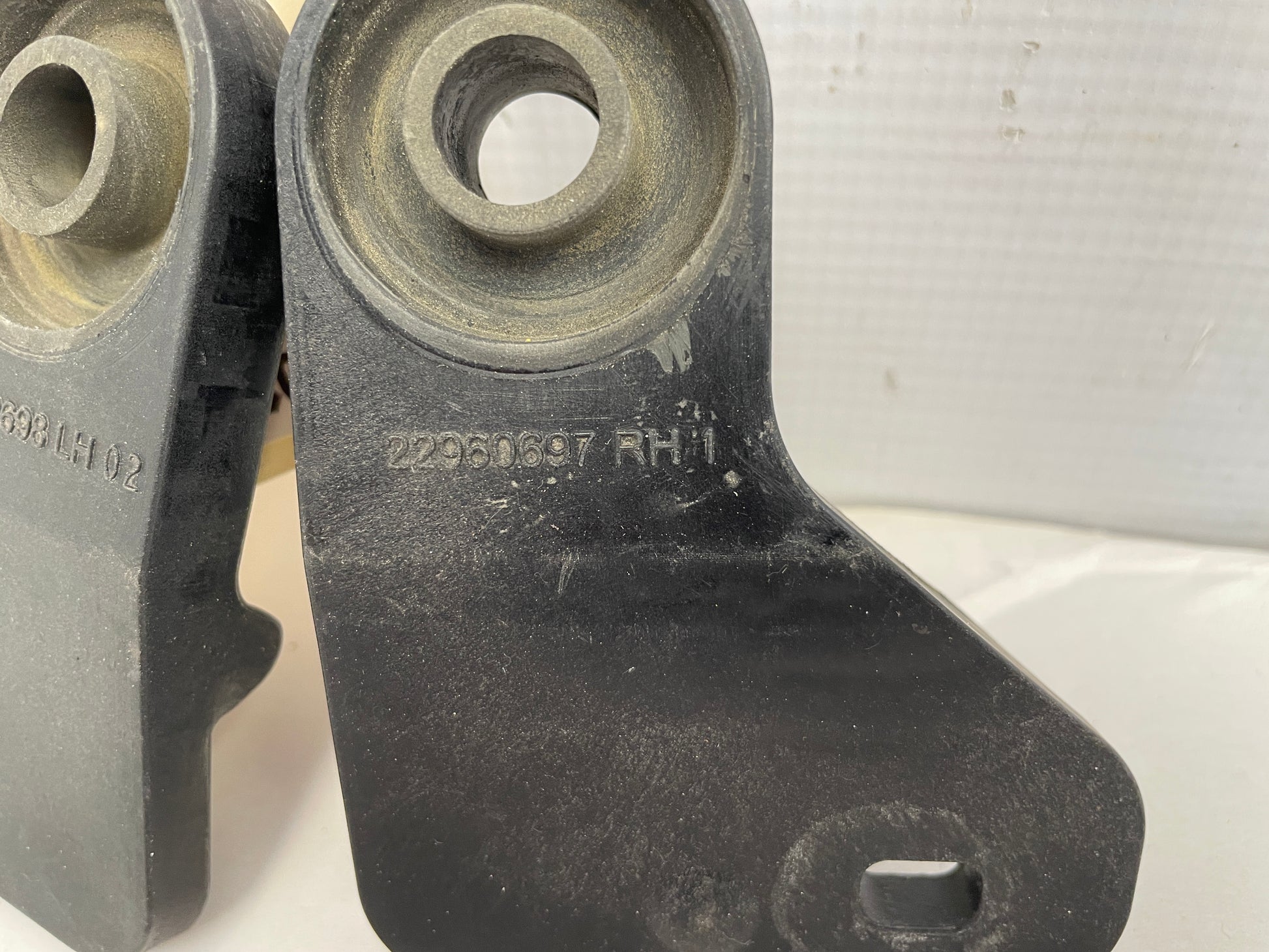 2018 Cadillac CTS-V Radiator Upper Brackets OEM - Day's Parts Yard