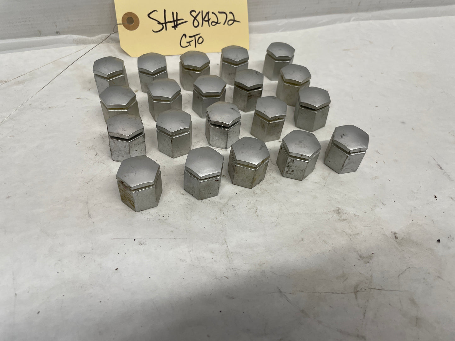 2006 Pontiac GTO Lug Nut Cover Set OEM