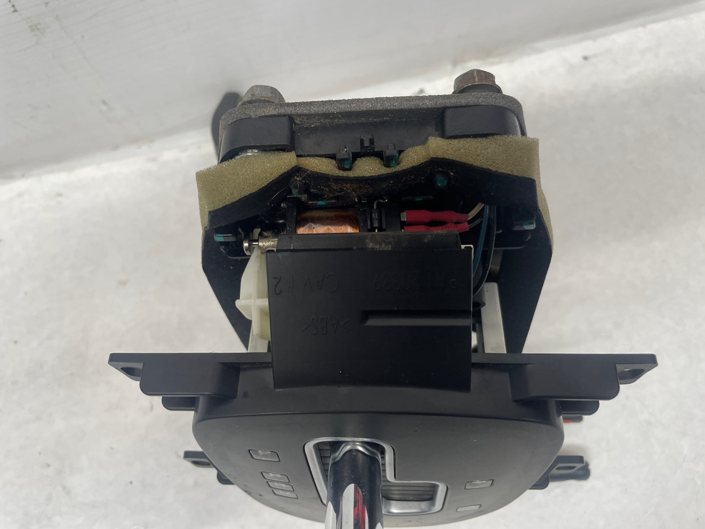 2008 Pontiac G8 Center Console Armrest w/ Shifter OEM - Day's Parts Yard