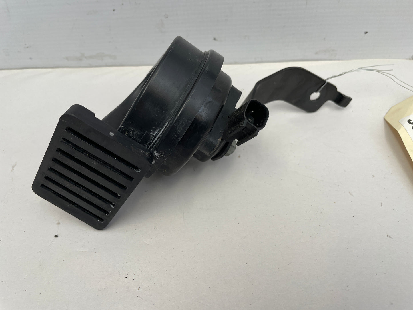 2018 Cadillac CTS-V Front LH Driver Hight Note Tone Horn OEM - Day's Parts Yard