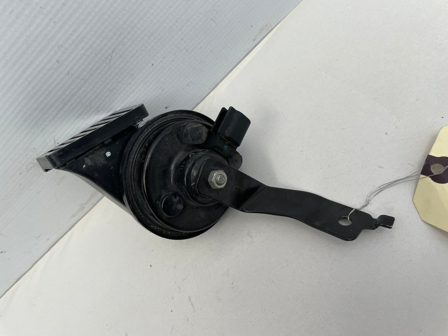 2018 Cadillac CTS-V Front LH Driver Hight Note Tone Horn OEM - Day's Parts Yard