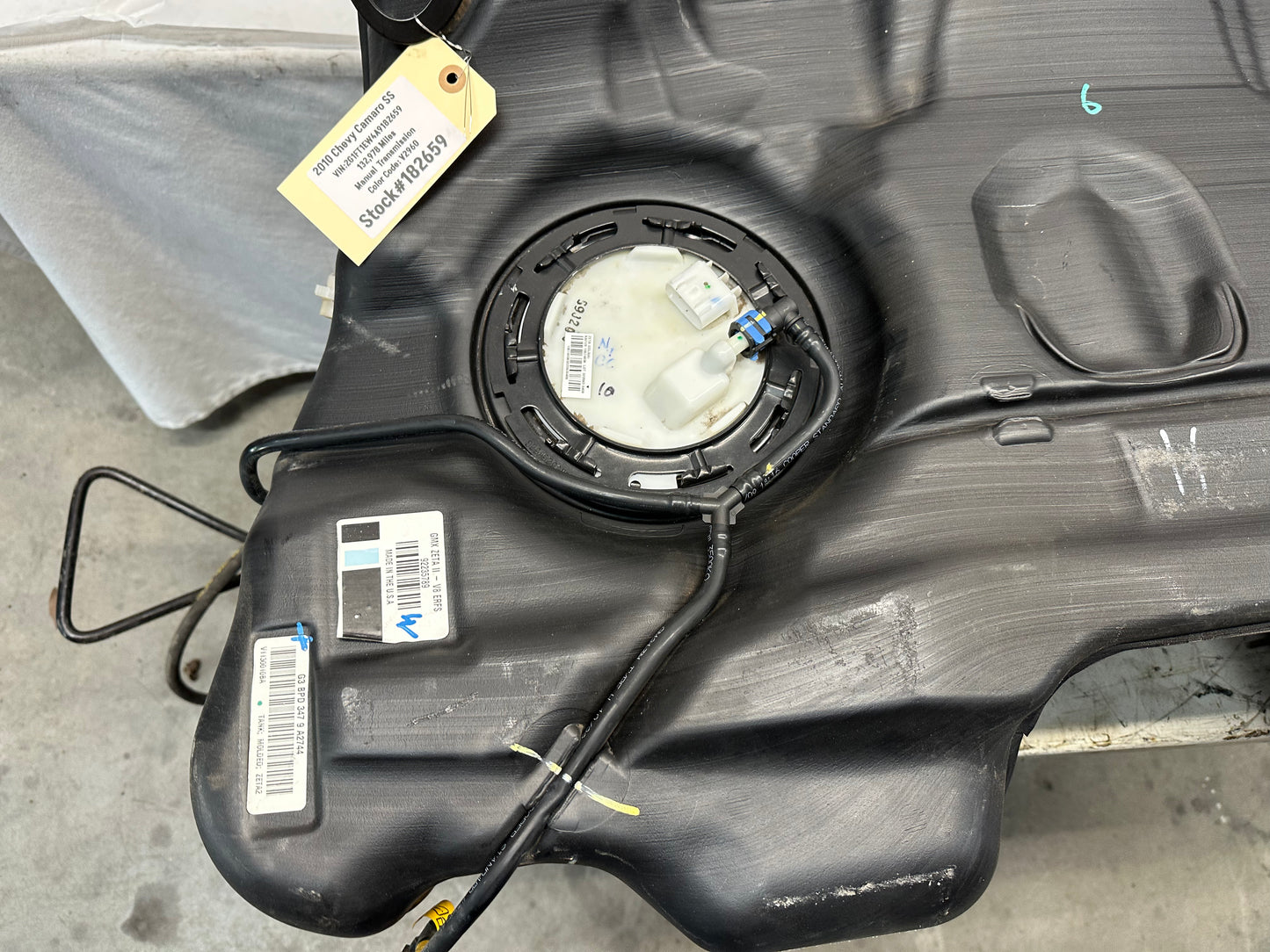 2010 Chevy Camaro SS Fuel Gas Tank w/ Fuel Pump and Level Sensor OEM - Day's Parts Yard