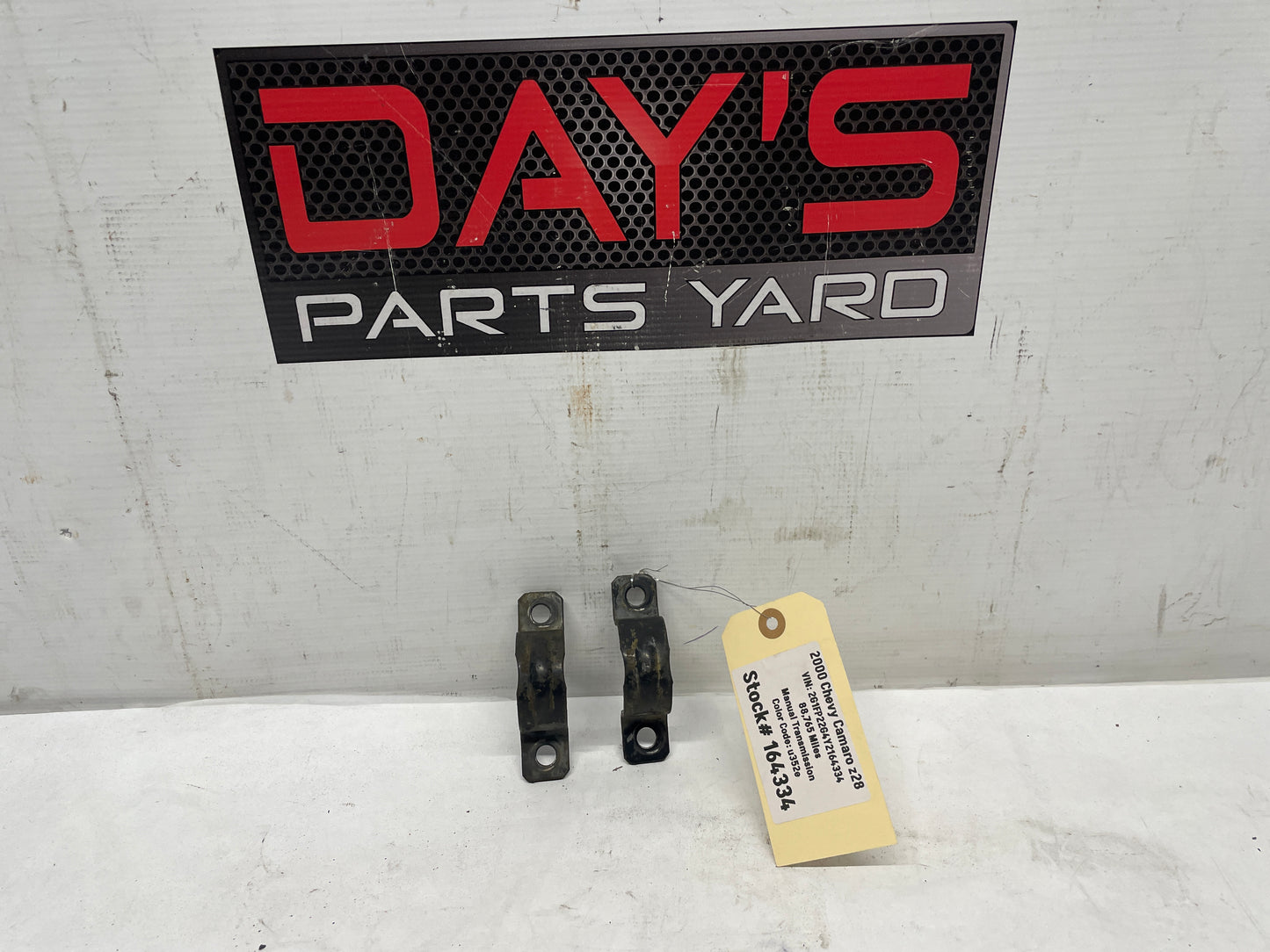 2000 Chevy Camaro Z28 Front Suspension Stabilizer Sway Bar Clamps Brackets OEM - Day's Parts Yard