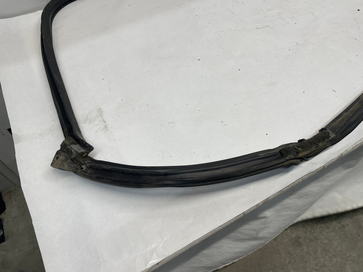 2000 Chevy Camaro Z28 RH Passenger Body T-Top Weather Strip Seal OEM - Day's Parts Yard