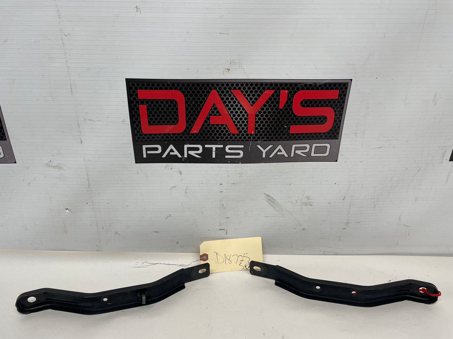 2011 Cadillac CTS-V Coupe RH & LH Fenders Radiator Diagonal Braces Brackets OEM - Day's Parts Yard
