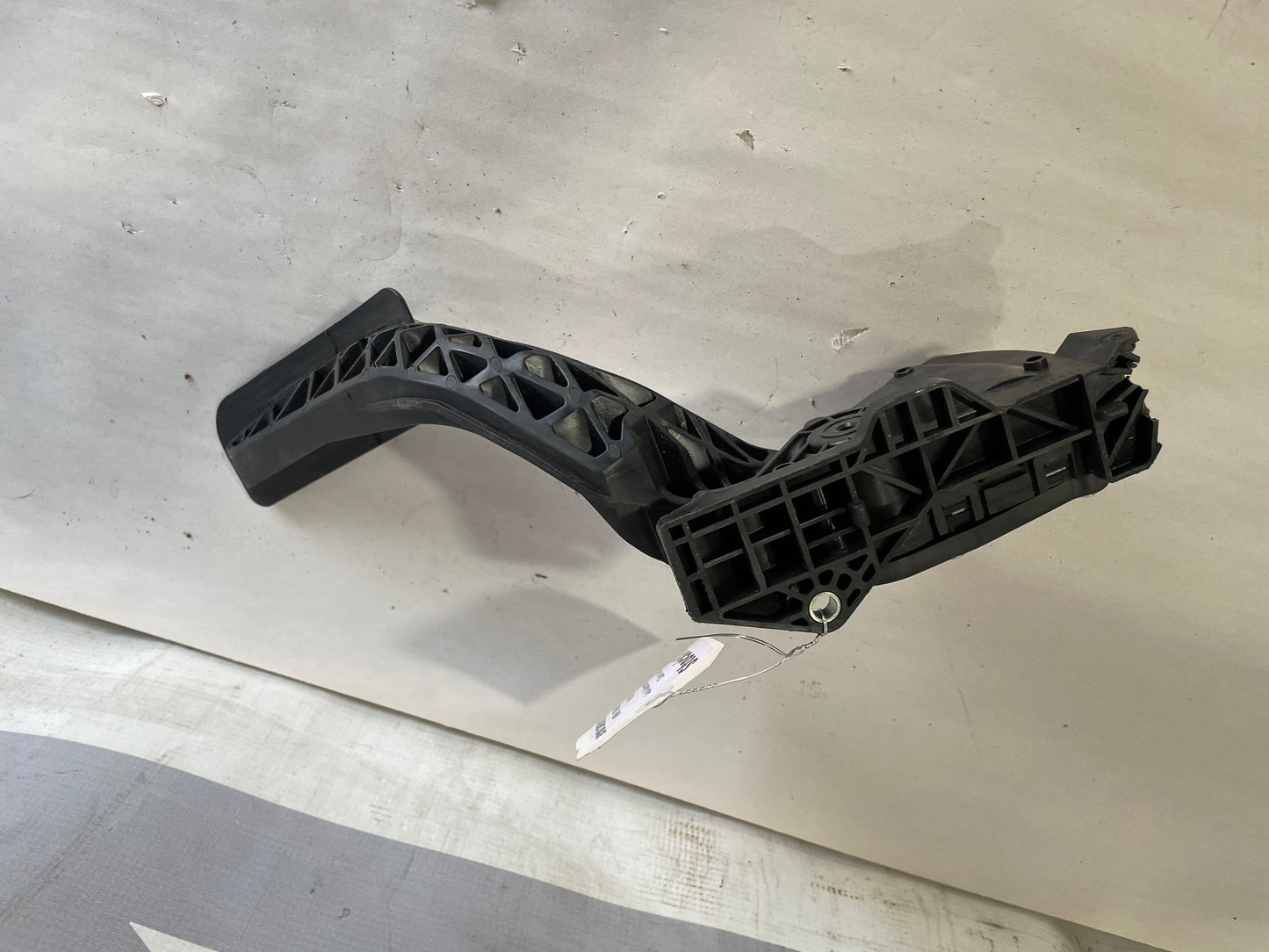 2018 Chevy Suburban LT Accelerator Gas Pedal OEM - Day's Parts Yard