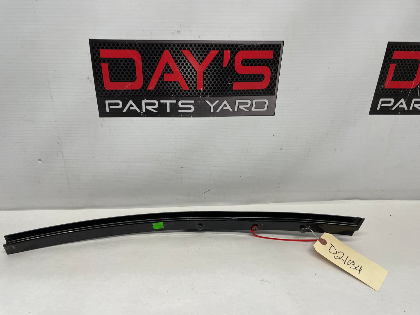 2009 Pontiac G8 RH Passenger Rear Door Rear Pillar Post Applique Window Trim OEM - Day's Parts Yard