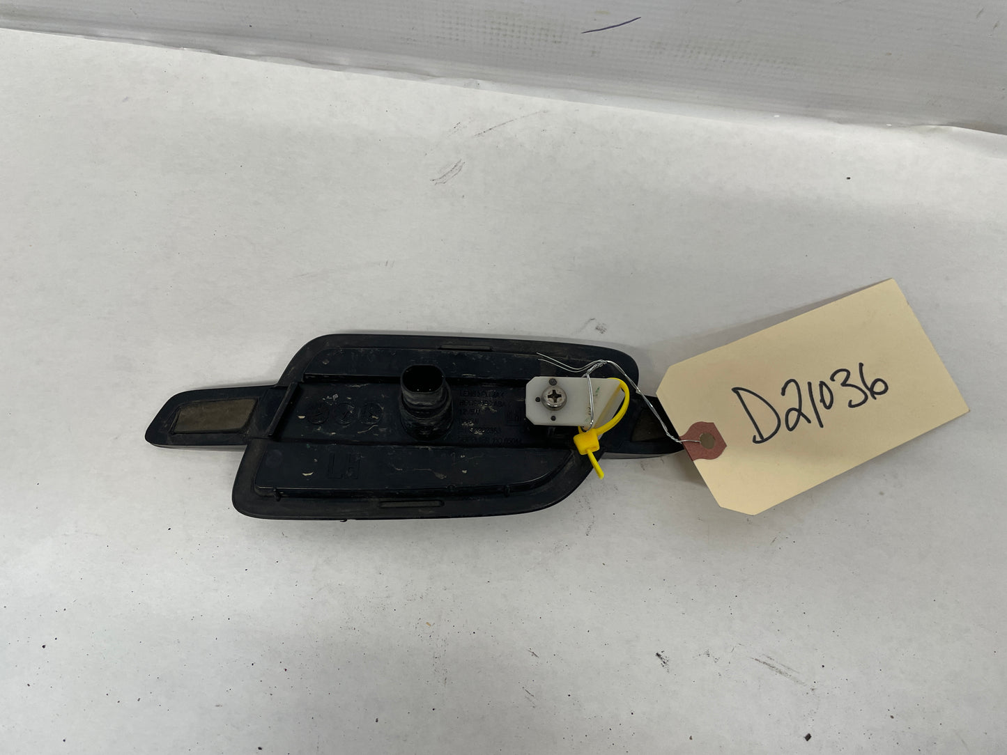 2009 Pontiac G8 LH Driver Fender Marker Light Grill OEM - Day's Parts Yard