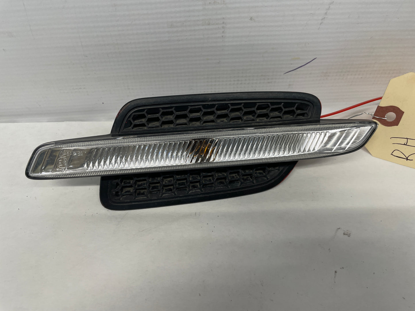 2009 Pontiac G8 RH Passenger Fender Marker Light Grill OEM - Day's Parts Yard