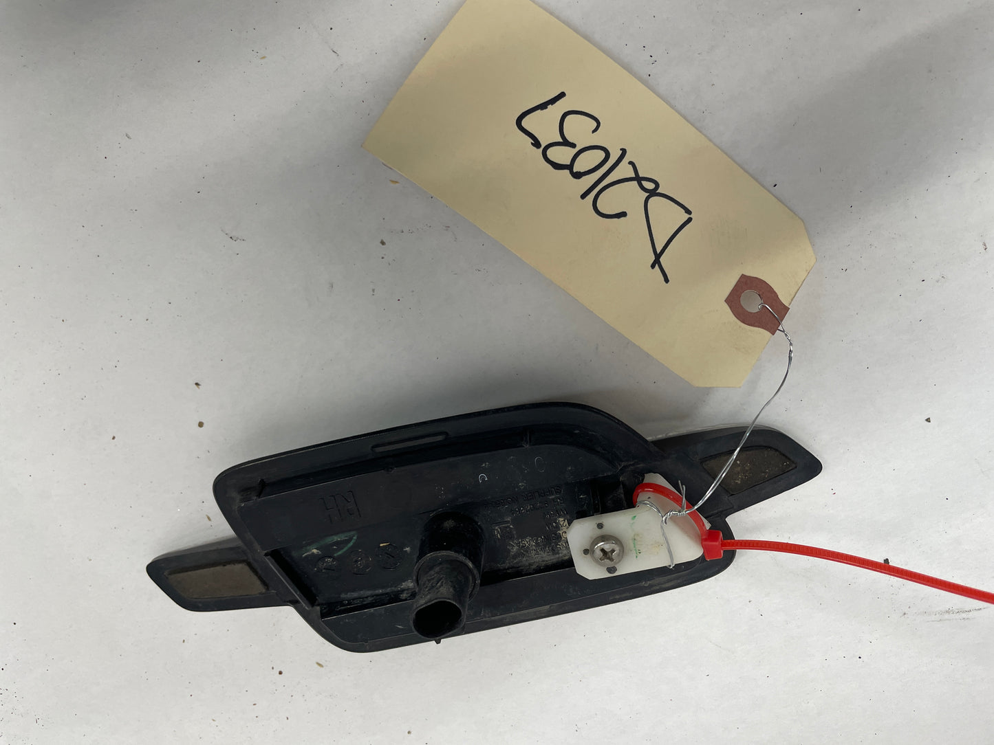 2009 Pontiac G8 RH Passenger Fender Marker Light Grill OEM - Day's Parts Yard