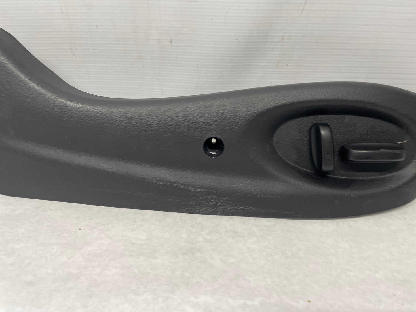 2004 Pontiac GTO RH Passenger Front Power Seat Access Controls Buttons Module OEM - Day's Parts Yard