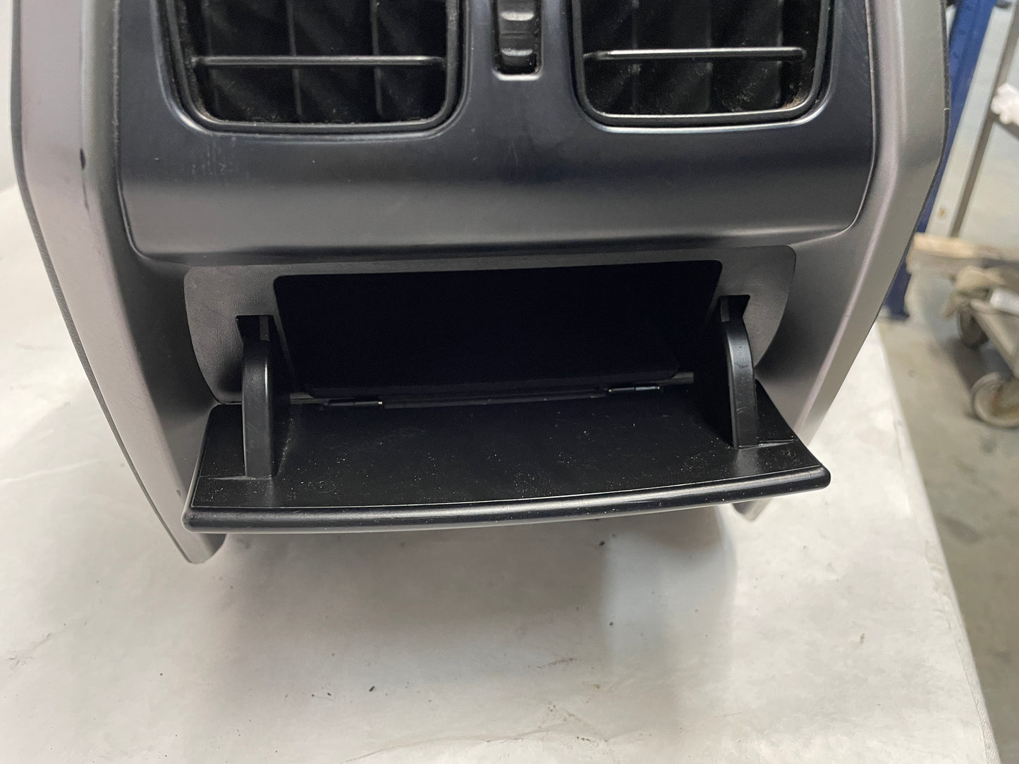 2005 Pontiac GTO Center Console Arm Rest OEM - Day's Parts Yard