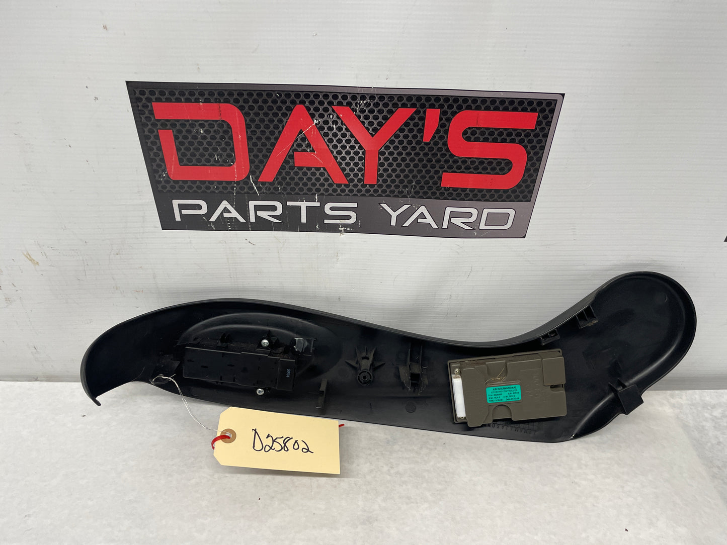 2004 Pontiac GTO RH Passenger Front Power Seat Access Controls Buttons Module OEM - Day's Parts Yard