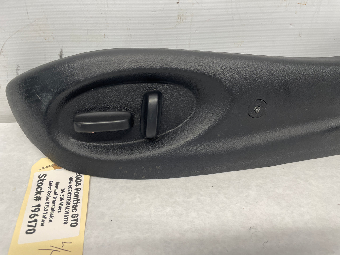 2004 Pontiac GTO LH Driver Front Power Seat Access Controls Buttons Module OEM - Day's Parts Yard