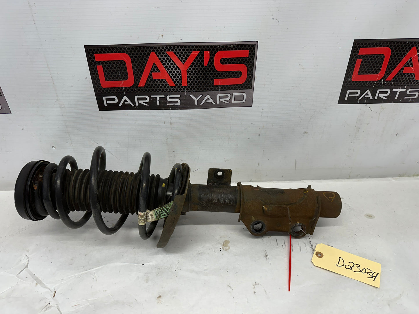 2010 Chevy Camaro SS RH Passenger Front Shock Strut Assembly Absorber OEM - Day's Parts Yard