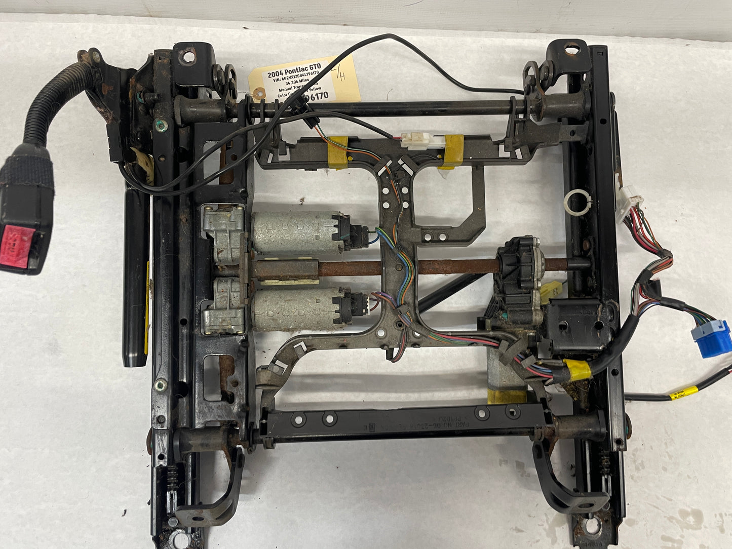 2004 Pontiac GTO RH Passenger Front Seat Track Electric Frame Adjuster Motor OEM - Day's Parts Yard
