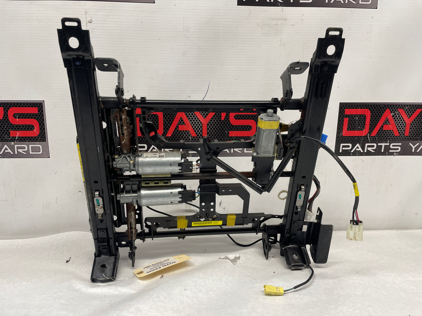 2004 Pontiac GTO RH Passenger Front Seat Track Electric Frame Adjuster Motor OEM - Day's Parts Yard