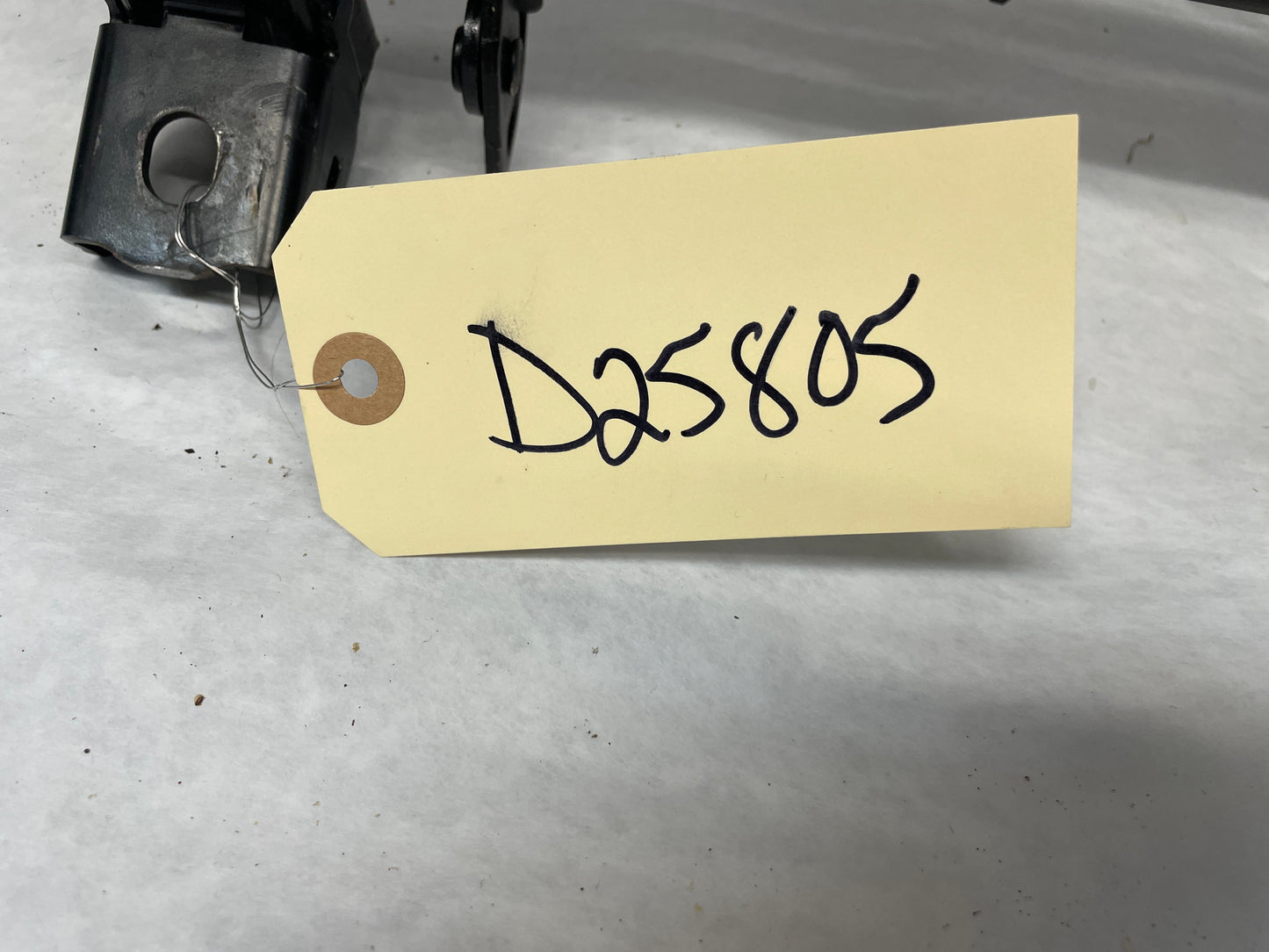 2004 Pontiac GTO RH Passenger Front Seat Track Electric Frame Adjuster Motor OEM - Day's Parts Yard